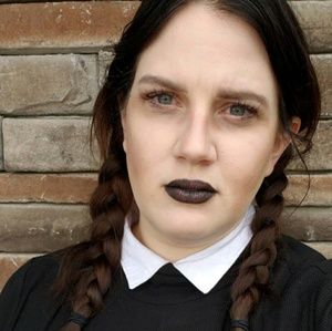 Meet your Posher, Abigail